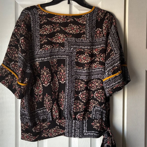 Ro & De Black and Pink Floral Blouse size XL - Picture 3 of 3